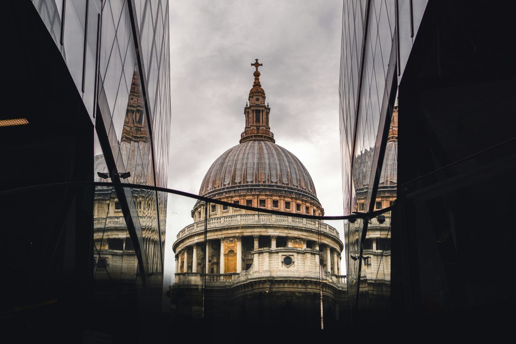 St Paul’s Cathedral in London symbolizing strategic timing and aligned decisions in astrology